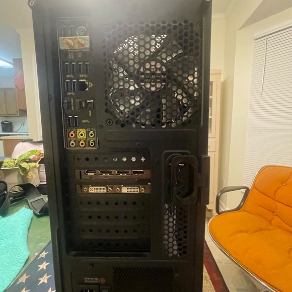 Full Set PC Custom PC Monitor Keyboard And Headset - Picture 8 of 15